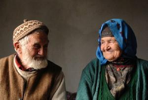Türkiye de 100 yaş ve üzerinde 5 bin 232 yaşlı olduğu görüldü. Eşi ölmüş yaşlı erkeklerin oranı %12,7 iken yaşlı kadınların oranı %50,4 oldu.