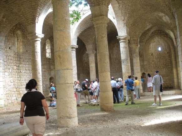 Tamamlanamamış Kilise içten