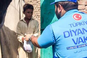 20 milyondan fazla kişiyi etkileyen sel felaketinin ardından Pakistan Zekat Dağıtımı Programı kapsamında topladığımız