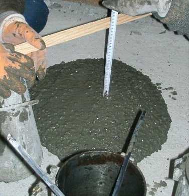 Taze betonda çökme ve yayılma çapını belirlemek amacı ile 3 ayrı çökme deneyi yapılmıştır.