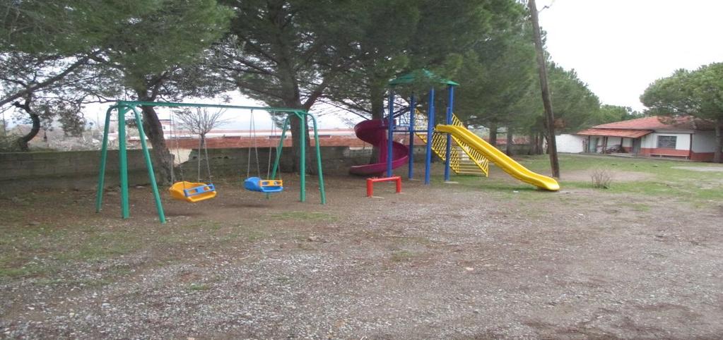 okulu bahçesine çocuk oyun parkı kurularak halkın
