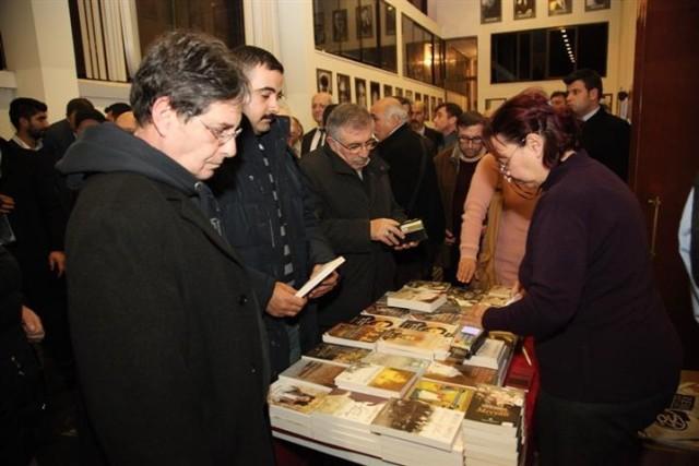 dünyayı, ne de kendisini hiç kavramıyla ifade