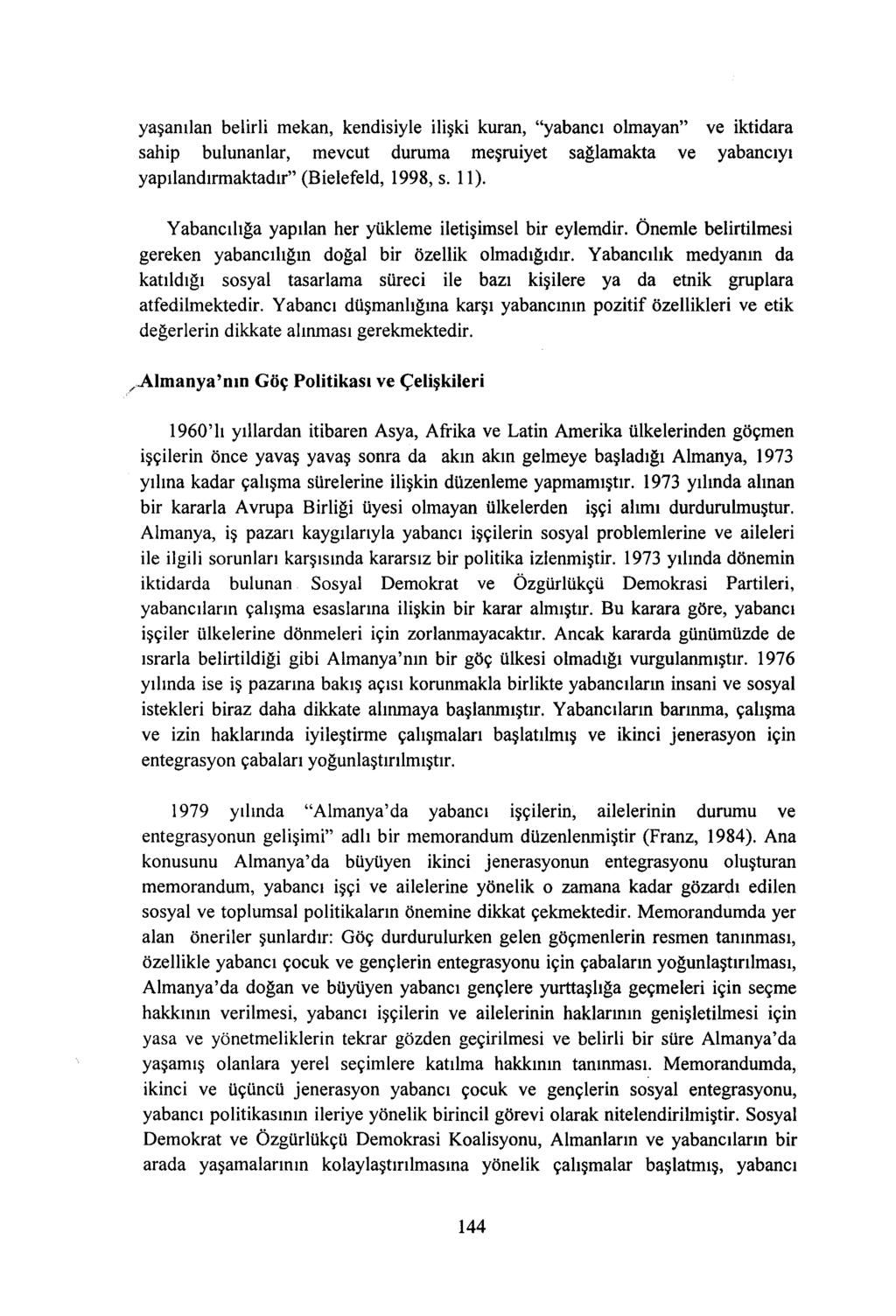 yaşanılan belirli mekan, kendisiyle ilişki kuran, "yabancı olmayan" sahip bulunanlar, mevcut duruma meşruiyet sağlamakta ve yapılandırmaktadır" (Bielefeld, 1998, s. 11).