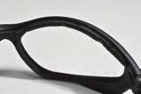 Kavisli lensler: geniş görüş alanı ve mükemmel tasarım. En yüksek konfor için aşırı esnek gözlük sapları.