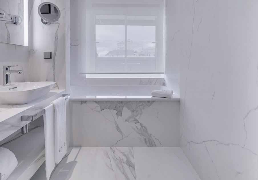 Thanks to its different formats and thicknesses, its quasi-null porosity and its low maintenance characteristics, Neolith becomes an ideal option for different bathroom needs ranging from vanity tops