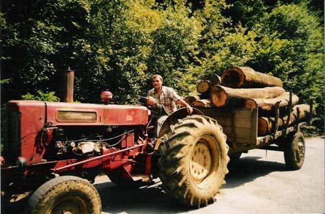 Vinçli hava hattı olarak tarım traktörlerinin kullanılması Koller K300, Larix 3T gibi vinçli hava