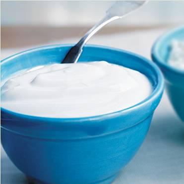 Diğer bir örnek, Şekerli yoğurtta ingrediyen konumunda olan şeker, aromalı yoğurtta bir gıda katkı maddesi durumuna girmektedir.