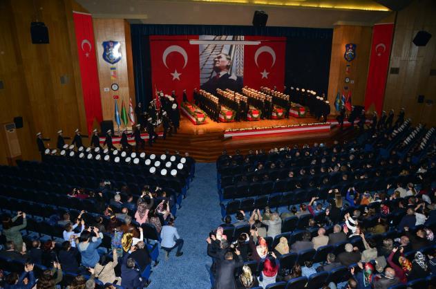 ev sahipliğinde icra edilmiştir. Emir Çakabey Sinema ve Konferans salonunda saat 11.