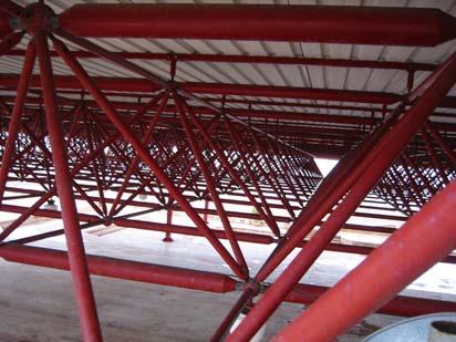 1 Tespitler Uzay çatının çelik boru elemanları imalatı kapsamında, öngörüldüğü şekilde çinko kaplanmış ve bilahare de kırmızı renge boyanmışlardır.