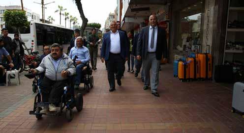 Bununla ilgili olarak da ALTSO Başkanımız Mehmet Şahin ve yönetimiyle birlikte Alanya daki esnaflardan bu kimlik kartlarına sahip olan vatandaşlarımız, engellilerimiz, şehit ve gazi yakınlarımızla