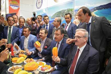 Yöresel Ürünler Fuarı nın açılışı Antalya Expo Center de düzenlenen törenle gerçekleştirildi. Fuarda Alanya standı büyük ilgi gördü. Alanya nın yöresel ürünleri, YÖREX te bir kez daha görücüye çıktı.