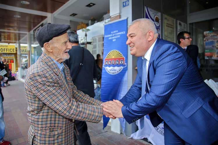 Bugün yanlarında Alanya Merkez Erkek Kuran Kursu Öğreticisi Aykut Gök ile birlikte ALTSO Başkanı Mehmet Şahin e teşekkür ziyaretinde bulunan hafız adayı gençler de yaptıkları açıklamada bu tip