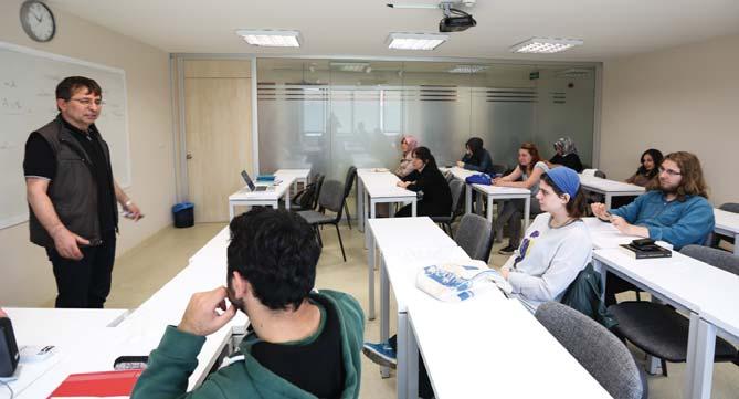 Felsefe öğrenimi öğrencilerimize, etkin iletişim kurma; görüşlerini sözlü, yazılı, görsel kanallarla etkin bir biçimde sunabilme gibi çok sayıda önemli yetkinliği kazandırmakta eşsizdir.