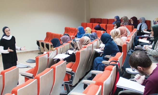 uygulanmaktadır. Müfredatı Temel İslam Bilimleri ne yoğunlaşan İslam ve Din Bilimleri Programının öğretim dili kısmen Arapça kısmen Türkçedir.