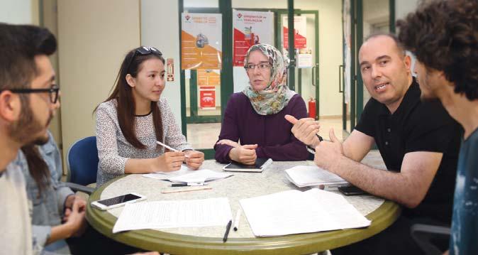 Sosyal Hizmet Programı Türkçe Sosyal Hizmet Programı nın amacı öğrencilerini araştırma ve planlama yaparak hizmet verecekleri sosyal, ekonomik, kültürel ve siyasi bağlamların