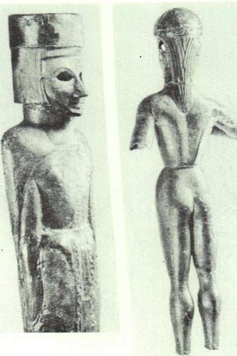 16 Dreros'tan bronz heykeller (iki kadın heykelinden birisi ne erkek figürü). Bu figürler, muhtemelen 8. yüzyıla ait Apollon tapınağında köşedeki altlık üzerinde kült heykelleri olarak durmaktaydılar.