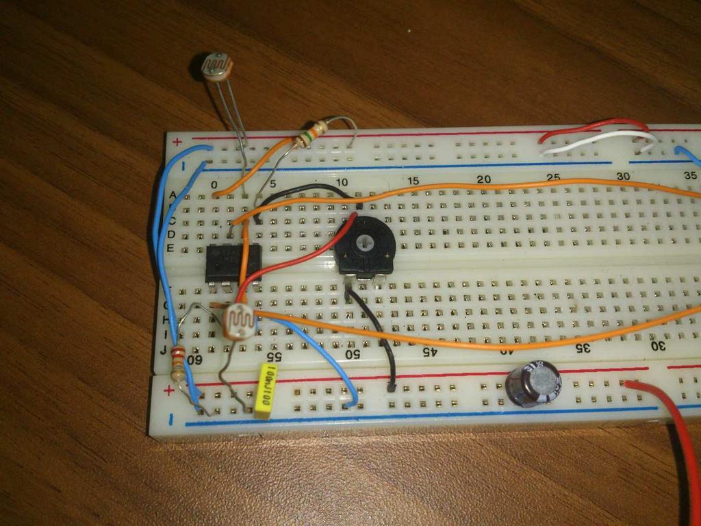 Bacaklara uygulanan referans gerilimi<vi olduğundan Q2 ve Q4 ün base inde gerilim oluşmaz.ölçülen değerlere göre Q1 ve Q2 nin base inde de 6.5 volt gerilim oluşur.