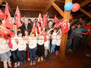 22 Nisan günü Selçuk Efes Kent Belleği nde iki sergi açılışıyla başlayan etkinlikler 23 Nisan günü resmi tören ve Selçuk Belediyesi