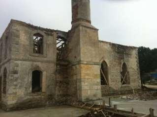 Kurtdere Camii: 1893 yılında Sultan Abdülhamit zamanında yapılmış olan camii kullanılmaması ve zamanın da etkileri ile atıl durumda iken gelecek