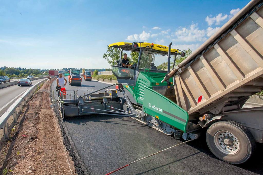 Palet çekiş üniteleri palet cer dişlileriyle doğrudan bütünleştirildikleri için motor gücü hiç kaybolmaksızın serim hızına dönüştürülür.