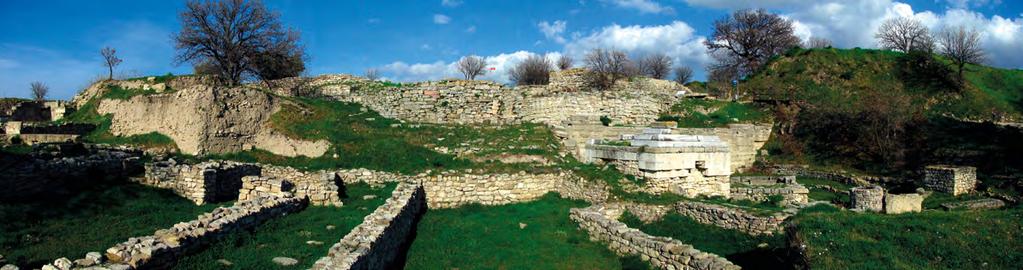 Eski Yunanda, savaşlarda galip gelmek, kuraklıktan, hastalıktan kurtulmak, bereketli ürün almak, felaketlerden korunmak gibi sebeplerle tanrılara kurban