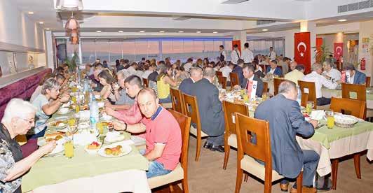 İzmir Şehit Aileleri ve İnsan Hakları Yardımlaşma Derneği işbirliğinde düzenlenen iftar yemeğinde EBSO Yönetim Kurulu Başkanı Ender Yorgancılar, İzmir Büyükşehir Belediye Başkanı Aziz Kocaoğlu, EBSO