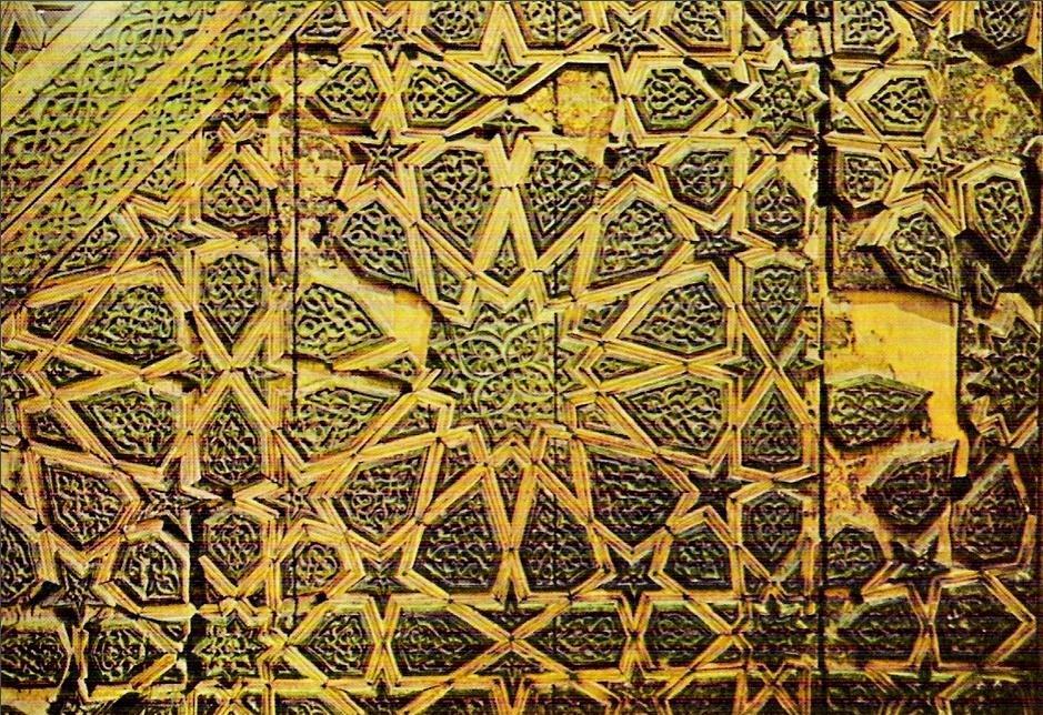19 Şekil 2.3. Çakma ve yapıştırma kündekâri tabla kesiti [35] nkara hi Elvan Camii minberi (1382) (Resim 2.4), Merzifon Çelebi Sultan Mehmet Medresesi dış kapısı (15.