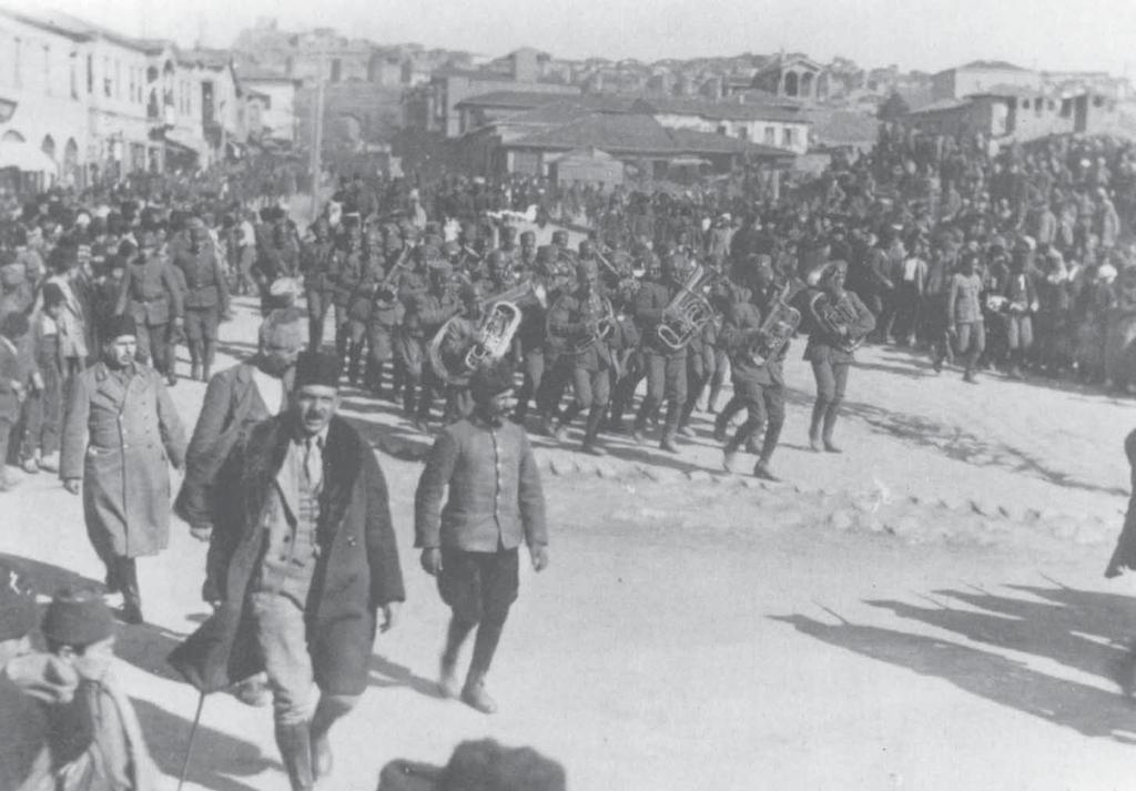 Mamak nkara da ya lan bir törenden.. ksel r i i ni de kurulur. Dahiliye Vekaleti, Ankara Tegrafhanesinin yanında bulunan Yirminci Kolordu karargah binasına yerleşir.