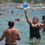 Su Sporları ve Deniz Keyfi Bodrum un bir çok plajını dolduran yerli ve yabancı turistler, sıcak hava