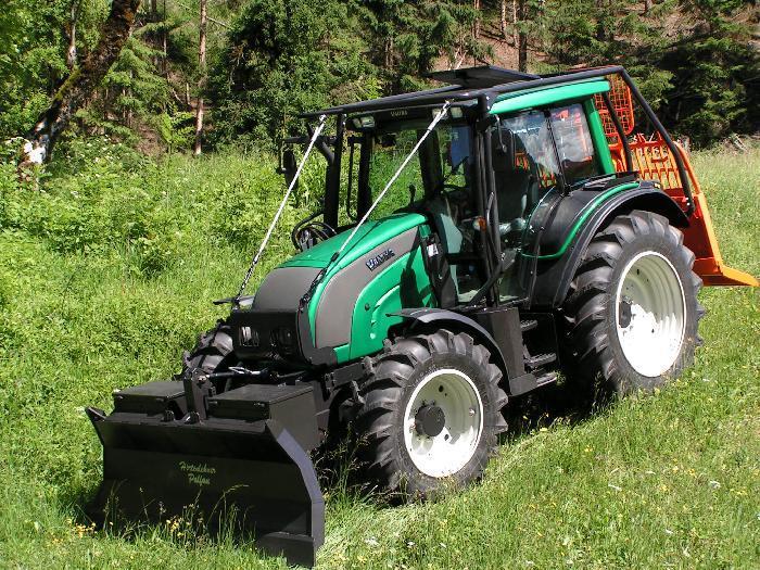 Diğer yandan traktörün motor gücünü etkili çekme gücüne dönüştürülebilmesi için şu hususlar dikkate alınmalıdır: Lastik tekerleğin toprağa temas alanı mümkün olduğu