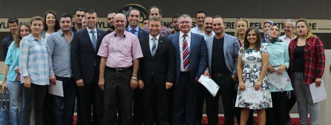 edilmiştir. Törene Yönetim Kurulu Başkanımız Süleyman Kozuva, YK üyelerimiz, Çetin Akademi Genel Müdürü Dr. Ali Çolak katılım gösterdi.