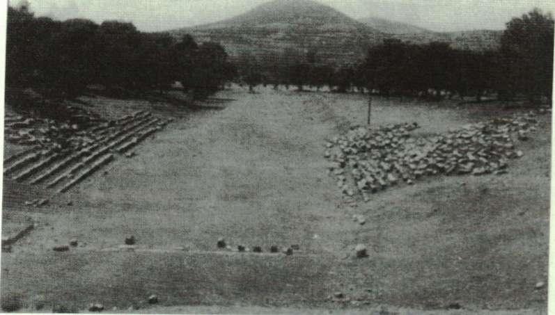 DIĞER YAPI TÜRLERI Fotoğraf 27: Stadyum, Epidauros ya çıkarmıştır. Yine burada da M.Ö. V.