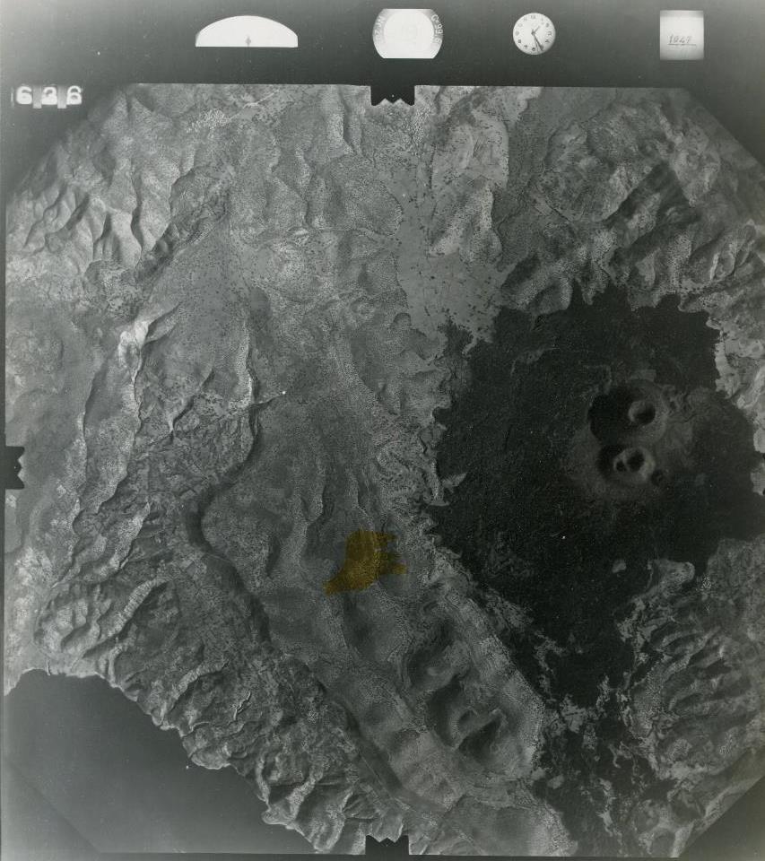 l. Volkan Konileri (Cüruf konileri) Volkan konileri tipik olarak 1 km çapında ve 100 m yüksekliğindedir ve bazı koniler birden çok baca ve parazit konilerine sahip olmasına rağmen ana koninin parçası