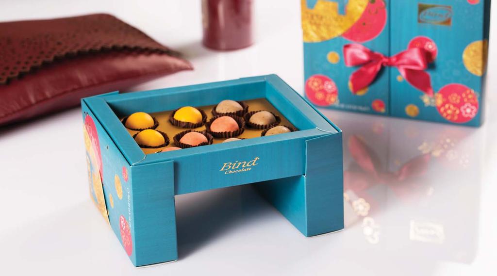 Mini Desk Box Bind Chocolate ın özenle hazırlanan içi marzipan aroması ile dolu lezzetleri, renkli ambalajı ile özel anlarınızı unutulmaz kılacak.