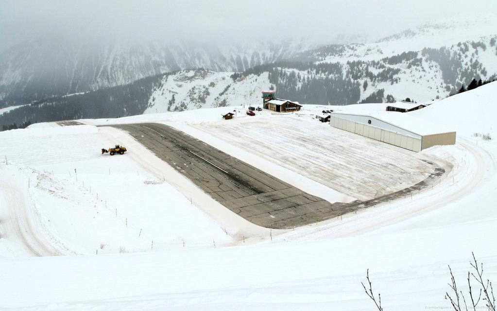 Fransız alpinistlərinin sevimli xizək mərkəzlərindən olan Kurçeveldəki hava limanıını təhlükəli edən sahib olduğu qeyri-adi eniş zolağıdır.