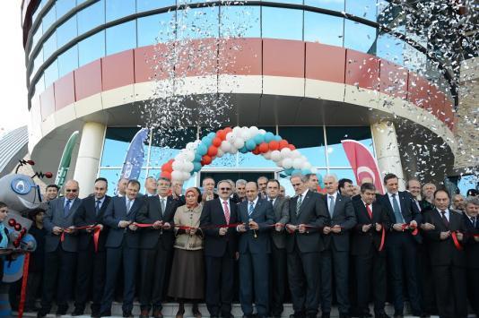 Bursa Valiliği, Büyükşehir, Yıldırım ve Osmangazi Belediyeleri ile Sağlık Bakanlığı ve Ulaştırma Bakanlığı tarafından Bursa da yaptırılan ve 720 milyon TL ye mal olan 21 yatırımın hizmete açılış