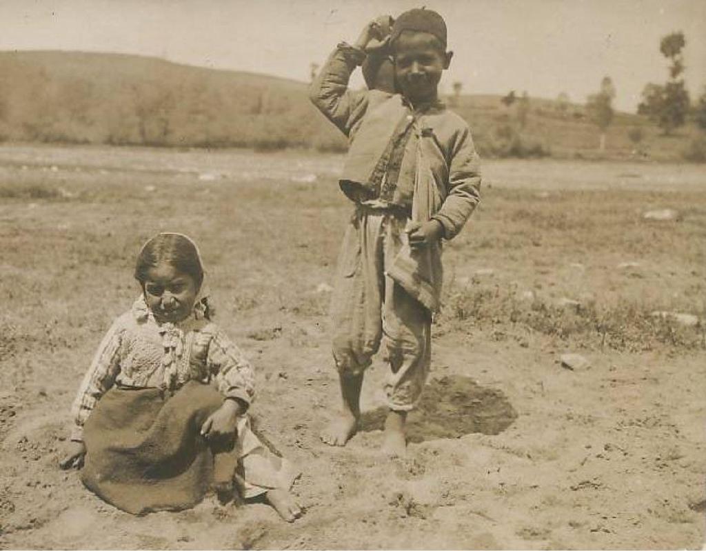 Kozana da dahi üç köy misal olarak alınırsa neticesi pek müthiş bir yekûna baliğ olduğunu görürüz: Hacı Resmanlı 1.108.935 Emirhanlı 1.207.309 Topçular. 1.901.920 Toplam 4.208.