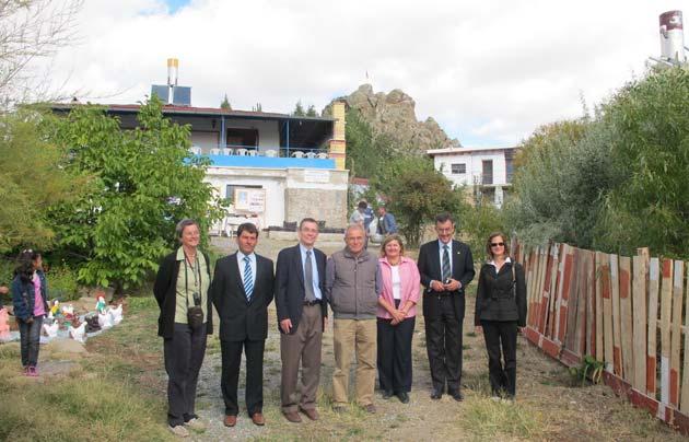 PROJE TESİSLERİ VE KERKENES EKO-MERKEZİ 1993 senesinden beri Kerkenes Projesi, arkeoloji, mimarlık ve diğer ilgili bölümlerde eğitim gören gerek Türk gerekse yabancı öğrencilere arazi deneyimi