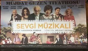 SEVGİ MÜZİKALİ- KANDEMİR KONDUK Altmışlı yıllarda Kadıköy'de iki aşk hikâyesini müziklerle danslarla anlatan bir komedi müzikal... Kandemir Konduk yazdı.