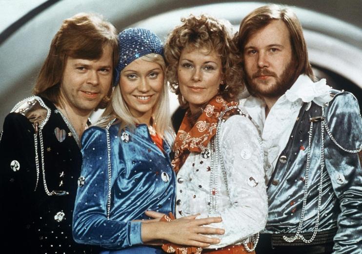 EKİM KASIM DÜNYADAN ve BİZDEN SANATSAL HABERLER İsveç in süperstarı, 70 li yılların ikon grubu ABBA tekrar bir araya geleceğini duyurdu.