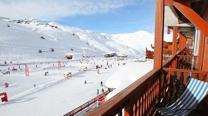 SKI FRANTA Hotel Club MMV Les Neiges 3* VAL THORENS AMPLASARE Hotelul se afla in cel mai mare domeniu schiabil din lume, Les 3 Vallees, avand peste 600 km de partii.