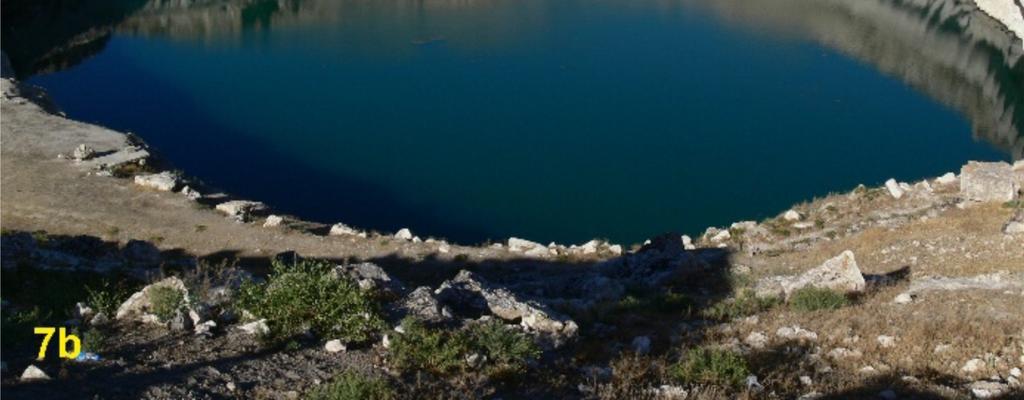 Permiyen, Triyas, Jura ve Pliyosen yaşlı kireçtaşlarında gelişen obruklar; ova düzeyinin 100-150 metre al ndan başlayarak yer yer 1550 metreyi bulan yüksellerde, yaklaşık 700 metrelik bir zon içinde