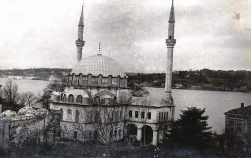 Fotoğraf 4. Beylerbeyi Camii nin Güney doğu aksından görüntüsü (İ.A.M.E.E.E.A. 1945) 21 Recep 1192 / Miladi 15 Ağustos 1778 olan caminin bina emini, Şehremini olan Hafız El Hacc Hacı Mustafa Efendi idi.