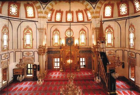 Fotoğraf 22. Beylerbeyi Camii kubbesinin içten görünümü (A.H.Bülbül 2010) Fotoğraf 23. Harim kısmının genel görünümü (A.H. Bülbül 2002) zeminden gelen suyun giderek artmasıdır.