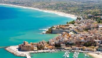 Excursii opționale neincluse în preț Excursie în Taormina Este una dintre cele mai populare destinații turistice din Sicilia.