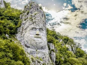 excursie de cinci zile te invităm să descoperi una dintre cele mai spectaculoase zone ale țării, Banatul Montan și Clisura Dunării, locul unde Carpaţii se întâlnesc cu Dunărea şi formează împreună