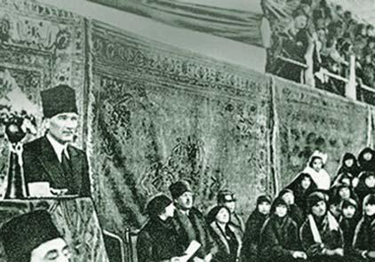 Mustafa Kemal 1923 te İzmir de yapılan Türkiye İktisat Kongresi nde Açış konuşmasını yaparken.