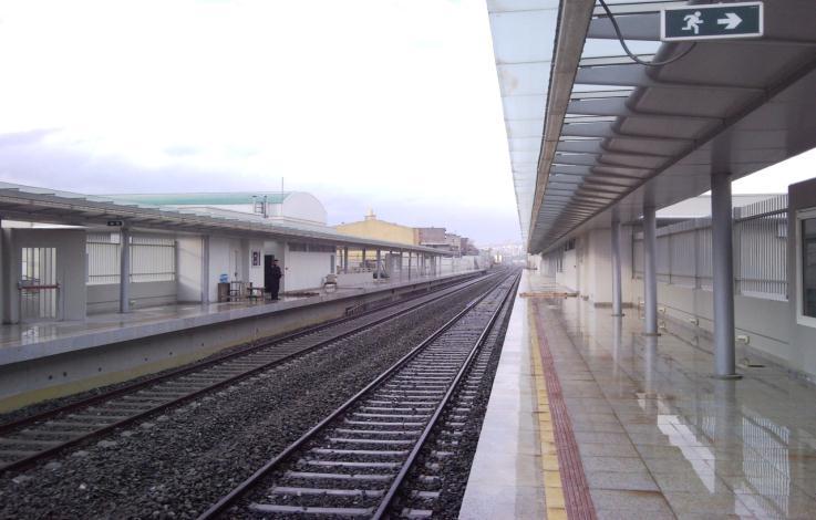 istasyon ve iki adet karayolu geçidi yapılmıştır.