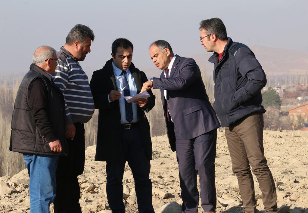 sınırlarının tespiti ve değiştirilmesine karar vermek; beldeyi tanıtıcı amblem, flama ve benzerlerini kabul etmek, diğer mahalli idarelerle birlik kurulmasına, kurulmuş birliklere katılmaya veya