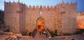 KAPILAR Esbat Kapısı: Bu kapı 1213 yılında Eyyubiler döneminde yenilendi. Kanuni Sultan Süleyman döneminde ise onarımı yapıldı.